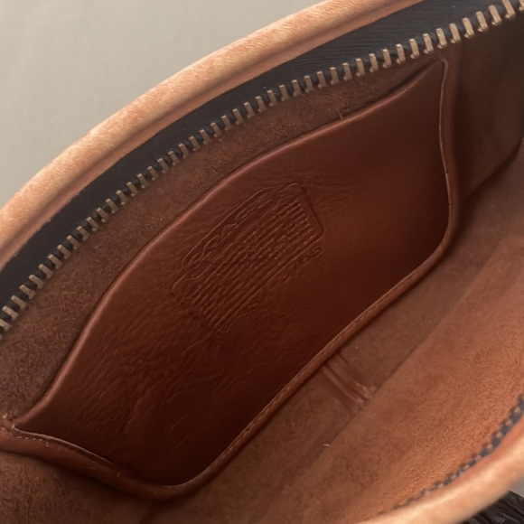 COACH  vintage authentic Leather caramel tone crossbody BAG - Picture 11 of 15